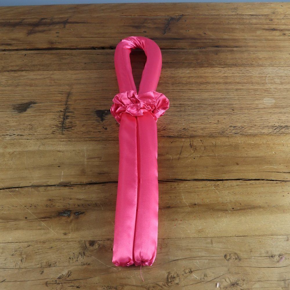 SATIN HOT PINK HEATLESS CURLING ROD WITH 2 SCRUNCHIES 